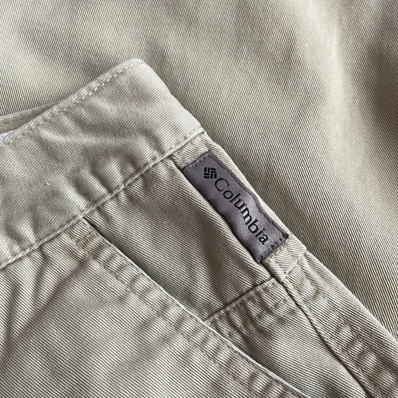 Columbia Khaki Capris Size 8 - Picture 4 of 9